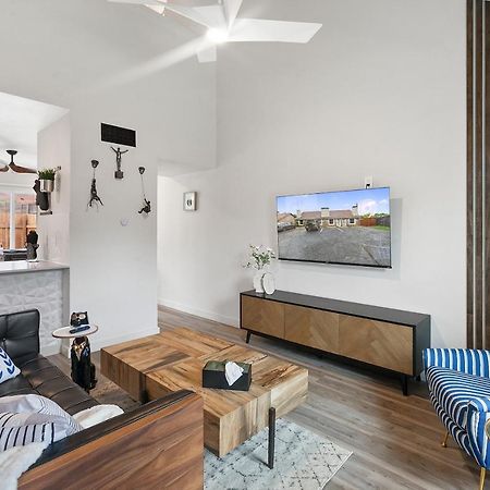 Contemporary Couples Getaway Near Austin Favorites - Loft 21 Lejlighed Eksteriør billede