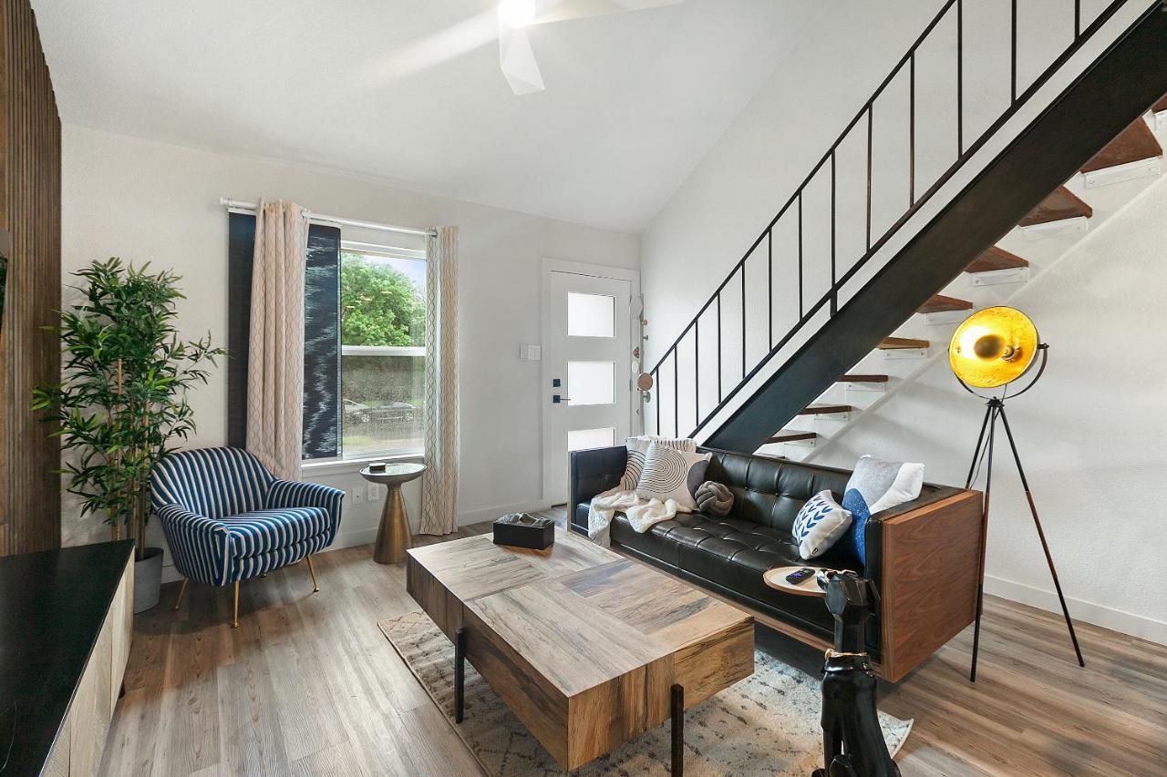 Contemporary Couples Getaway Near Austin Favorites - Loft 21 Lejlighed Eksteriør billede