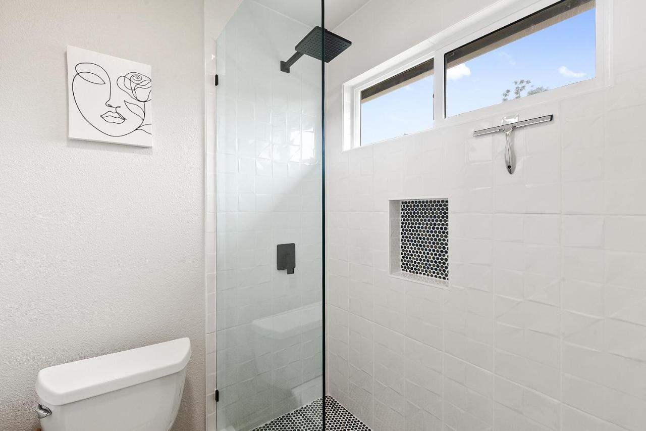 Contemporary Couples Getaway Near Austin Favorites - Loft 21 Lejlighed Eksteriør billede