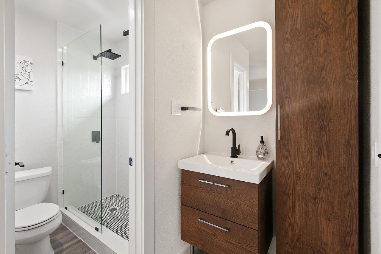 Contemporary Couples Getaway Near Austin Favorites - Loft 21 Lejlighed Eksteriør billede