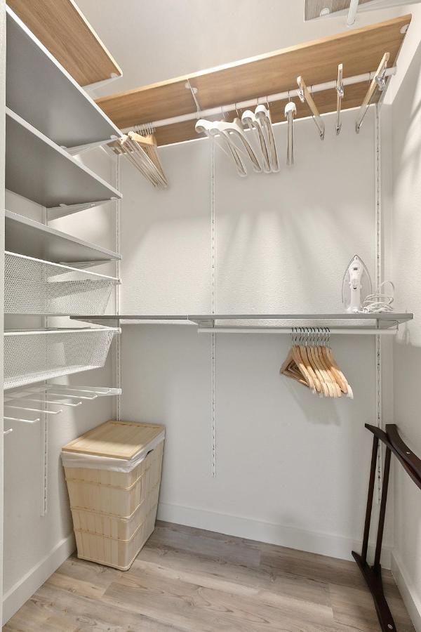 Contemporary Couples Getaway Near Austin Favorites - Loft 21 Lejlighed Eksteriør billede